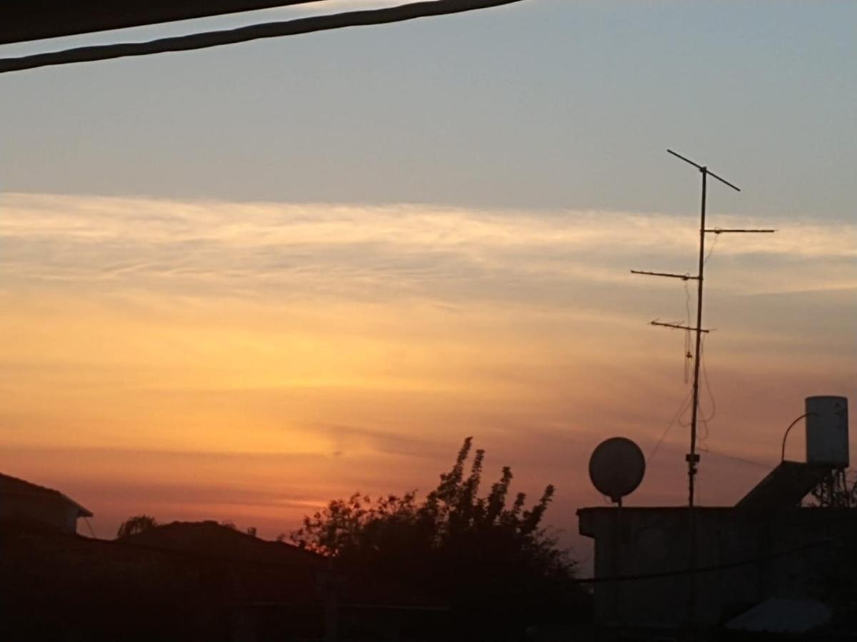 צימר ברחובות - Israeli Home ภายนอก รูปภาพ