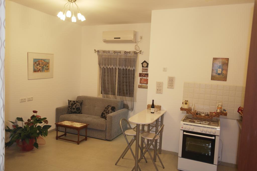 צימר ברחובות - Israeli Home ภายนอก รูปภาพ
