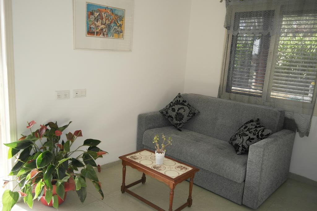 צימר ברחובות - Israeli Home ภายนอก รูปภาพ